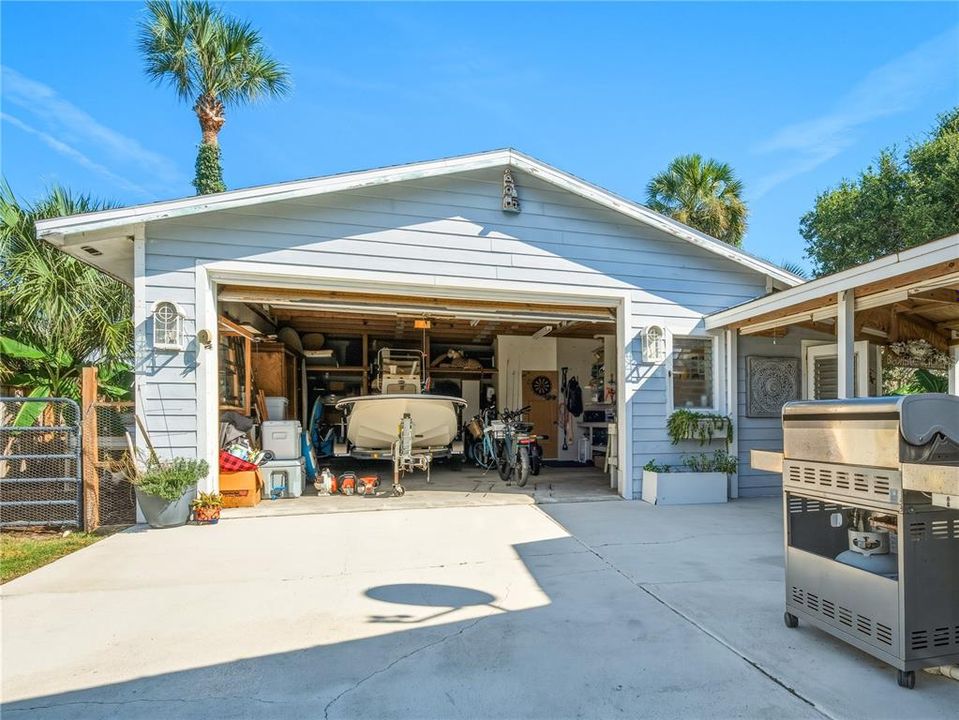 For Sale: $439,000 (2 beds, 2 baths, 1368 Square Feet)