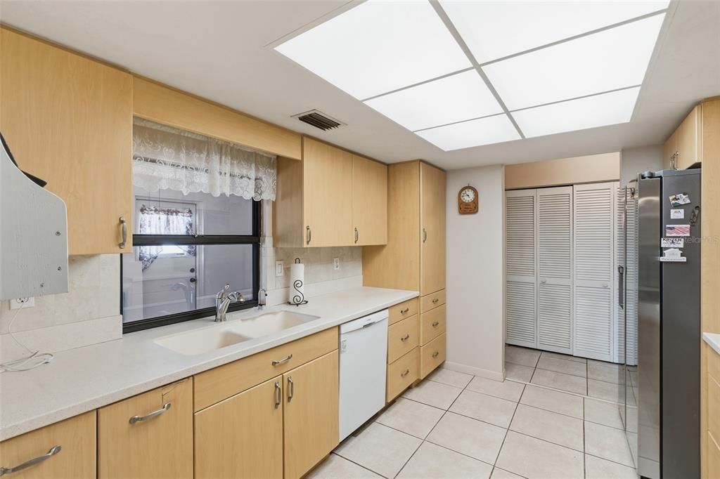 En Venta: $295,000 (3 camas, 2 baños, 1938 Pies cuadrados)