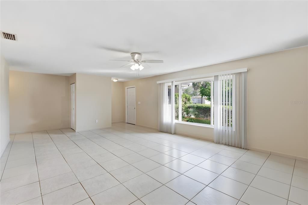 En Venta: $295,000 (3 camas, 2 baños, 1938 Pies cuadrados)