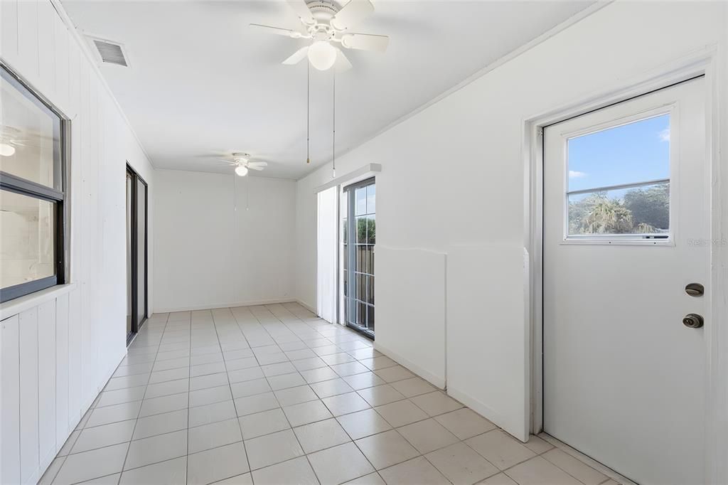 En Venta: $295,000 (3 camas, 2 baños, 1938 Pies cuadrados)
