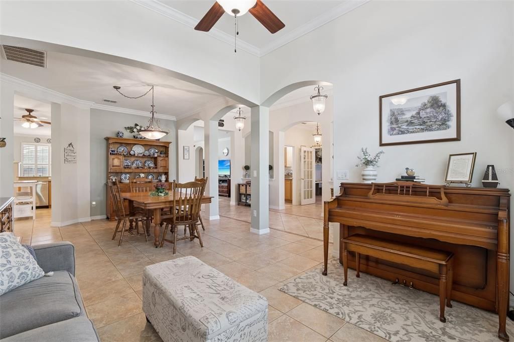 For Sale: $465,000 (3 beds, 3 baths, 2566 Square Feet)