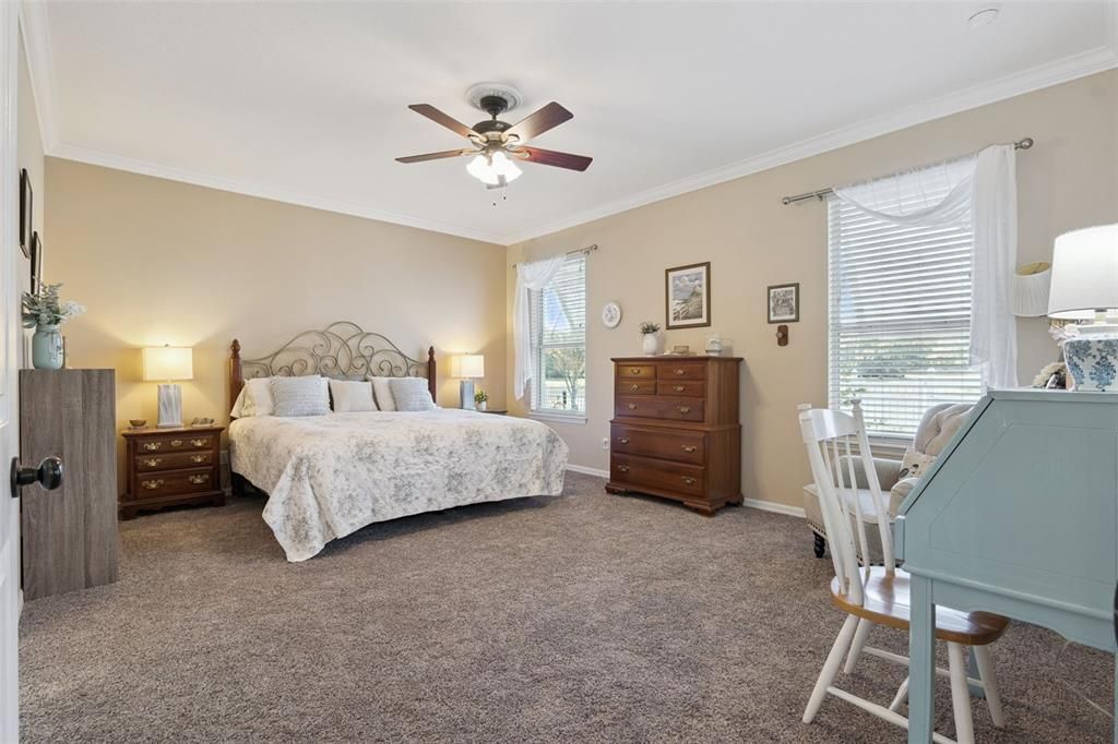 For Sale: $465,000 (3 beds, 3 baths, 2566 Square Feet)