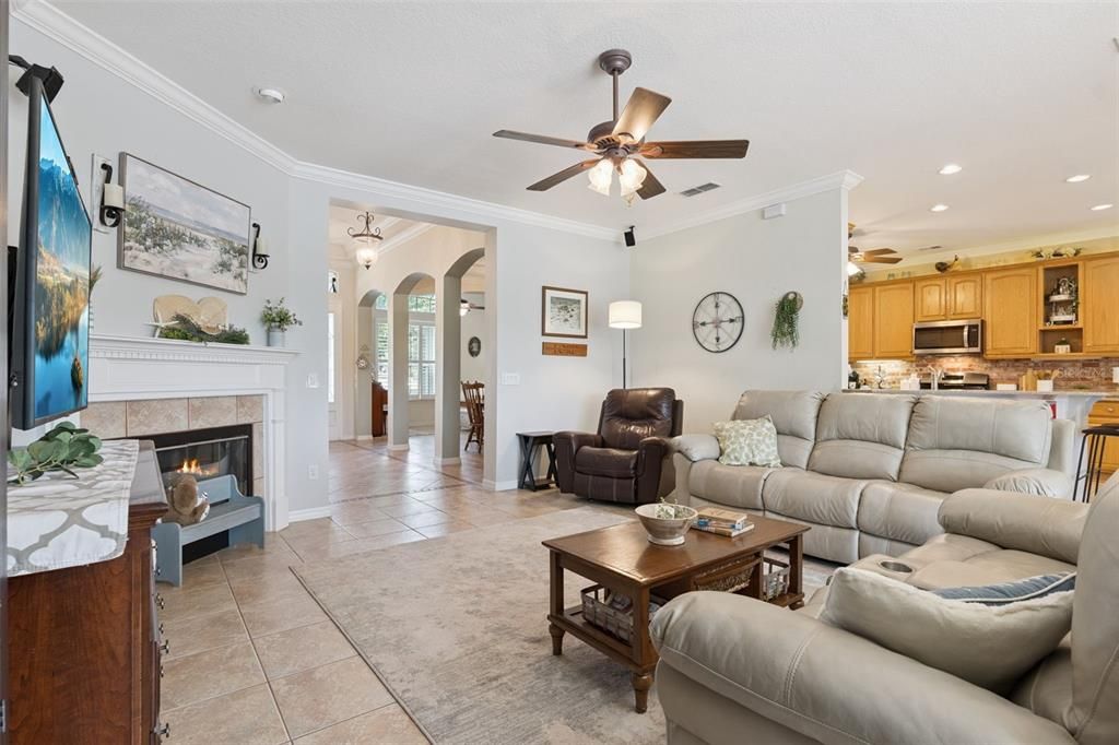 For Sale: $465,000 (3 beds, 3 baths, 2566 Square Feet)