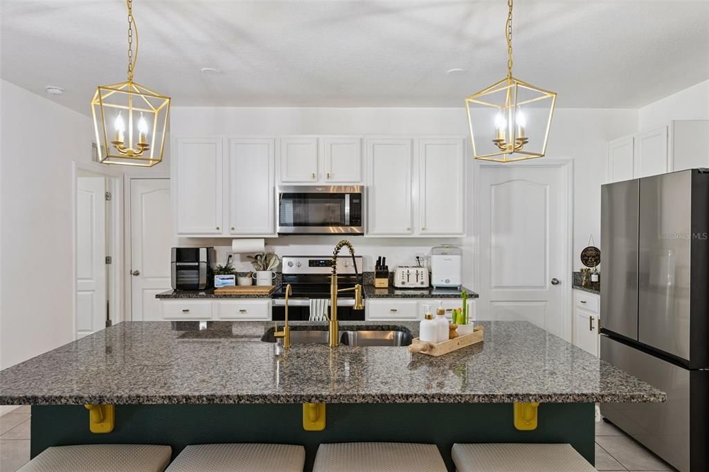 En Venta: $525,000 (5 camas, 3 baños, 2447 Pies cuadrados)