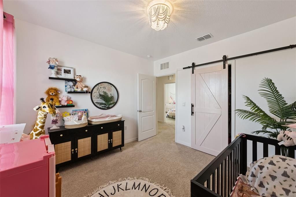 En Venta: $525,000 (5 camas, 3 baños, 2447 Pies cuadrados)
