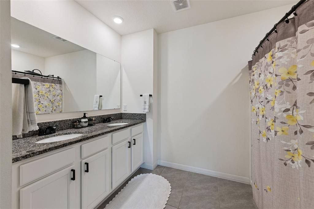 En Venta: $525,000 (5 camas, 3 baños, 2447 Pies cuadrados)