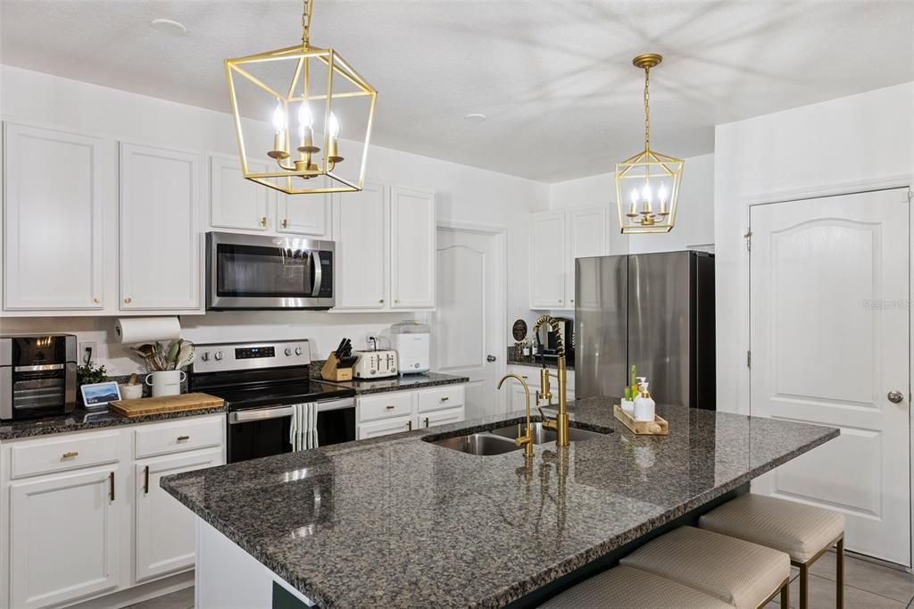 En Venta: $525,000 (5 camas, 3 baños, 2447 Pies cuadrados)