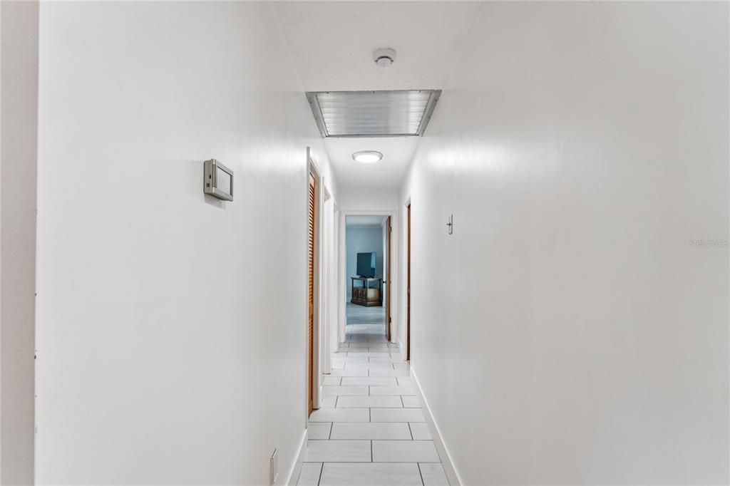 En Venta: $565,900 (4 camas, 3 baños, 2425 Pies cuadrados)