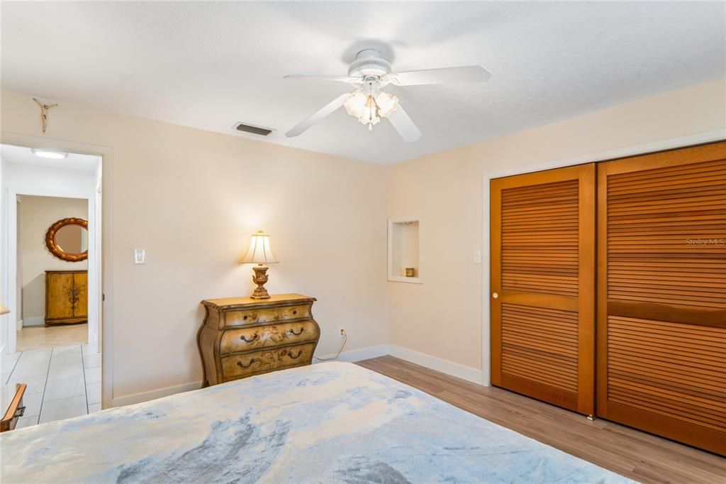 En Venta: $565,900 (4 camas, 3 baños, 2425 Pies cuadrados)