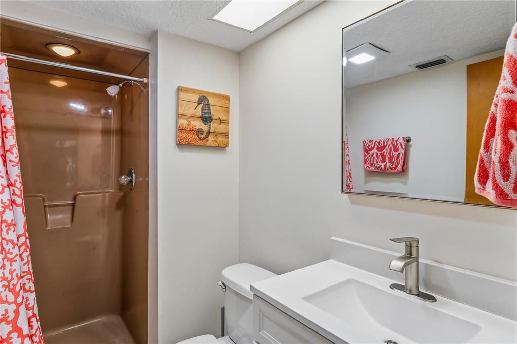 En Venta: $565,900 (4 camas, 3 baños, 2425 Pies cuadrados)