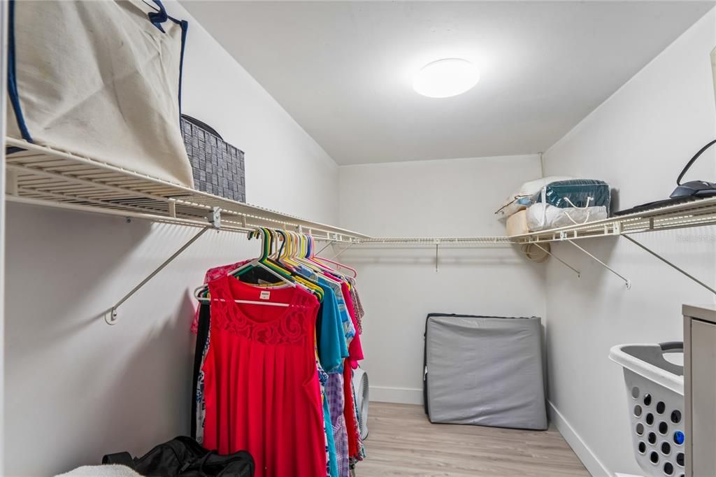 En Venta: $565,900 (4 camas, 3 baños, 2425 Pies cuadrados)