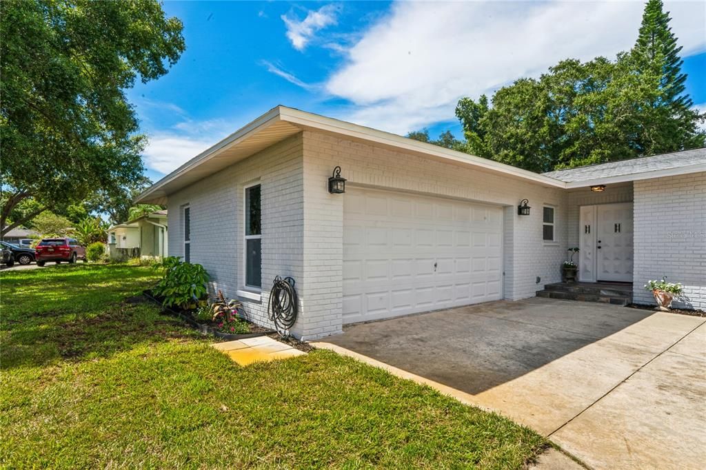 En Venta: $565,900 (4 camas, 3 baños, 2425 Pies cuadrados)