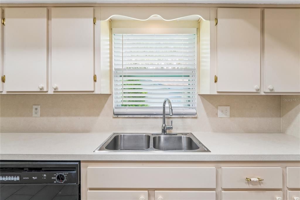 En Venta: $565,900 (4 camas, 3 baños, 2425 Pies cuadrados)