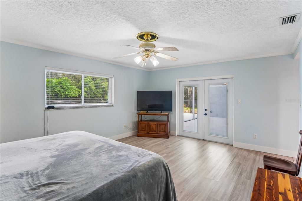 En Venta: $565,900 (4 camas, 3 baños, 2425 Pies cuadrados)