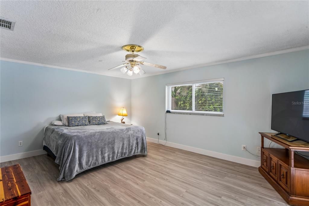 En Venta: $565,900 (4 camas, 3 baños, 2425 Pies cuadrados)