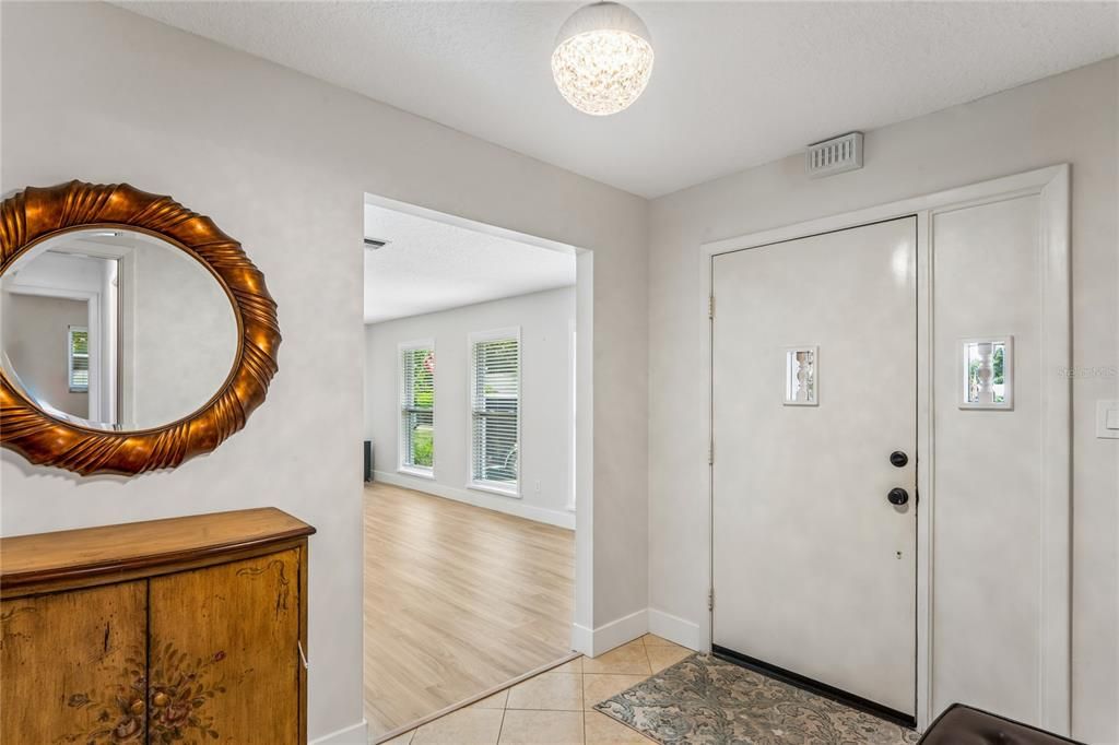 En Venta: $565,900 (4 camas, 3 baños, 2425 Pies cuadrados)