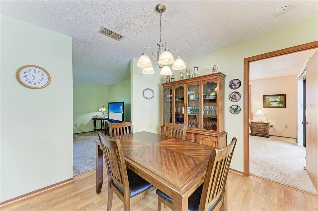 Activo con contrato: $535,000 (3 camas, 2 baños, 1708 Pies cuadrados)