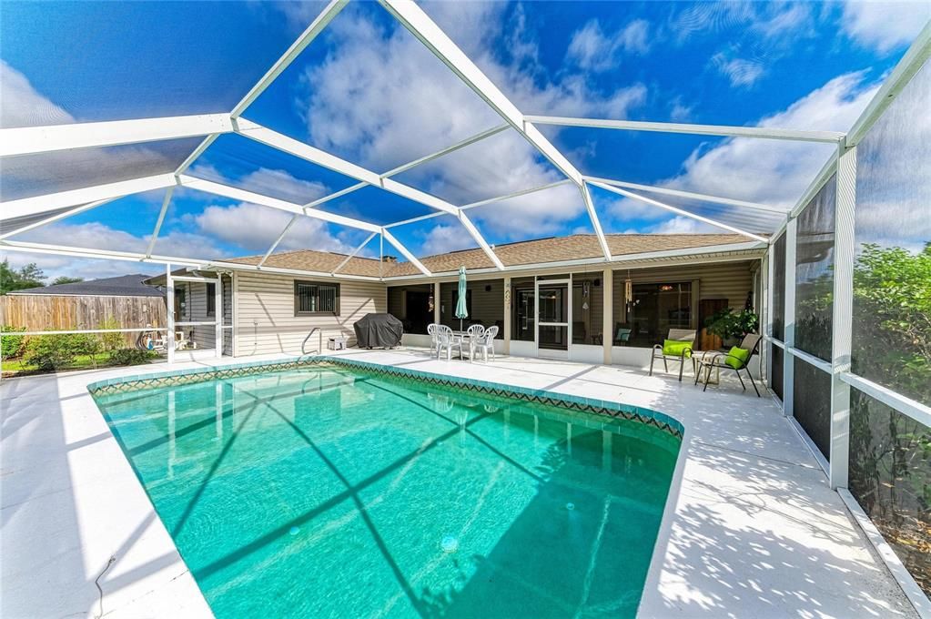Activo con contrato: $535,000 (3 camas, 2 baños, 1708 Pies cuadrados)
