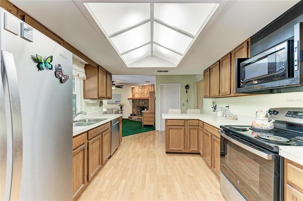 Activo con contrato: $535,000 (3 camas, 2 baños, 1708 Pies cuadrados)