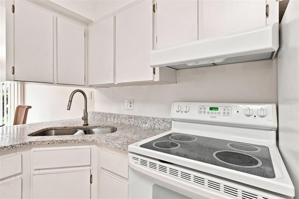 For Sale: $199,000 (2 beds, 2 baths, 1270 Square Feet)