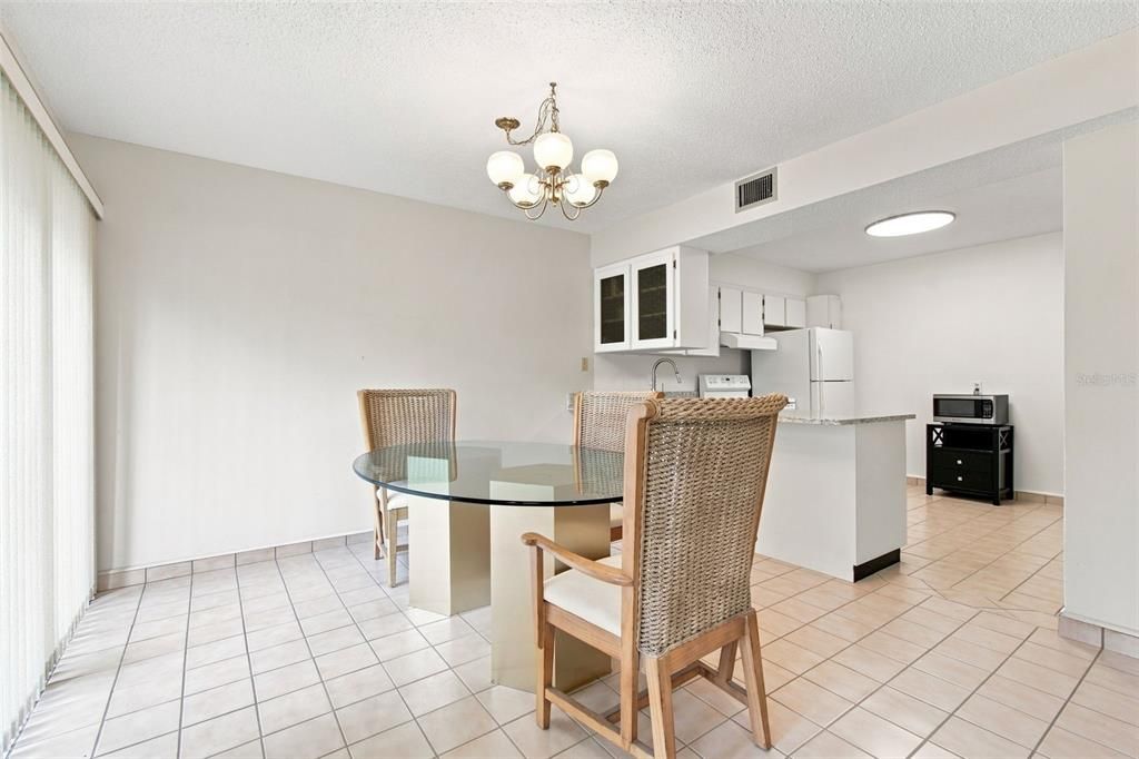 For Sale: $199,000 (2 beds, 2 baths, 1270 Square Feet)