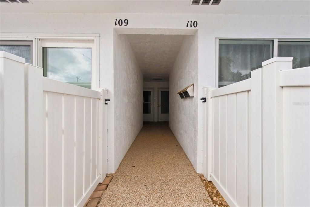 For Sale: $199,000 (2 beds, 2 baths, 1270 Square Feet)