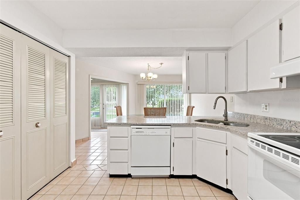 For Sale: $199,000 (2 beds, 2 baths, 1270 Square Feet)