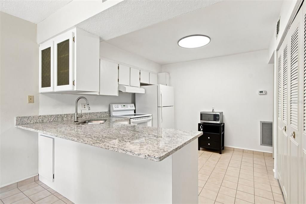 For Sale: $199,000 (2 beds, 2 baths, 1270 Square Feet)