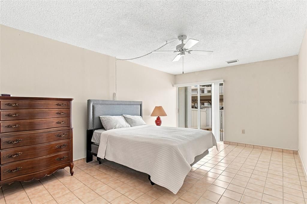For Sale: $199,000 (2 beds, 2 baths, 1270 Square Feet)