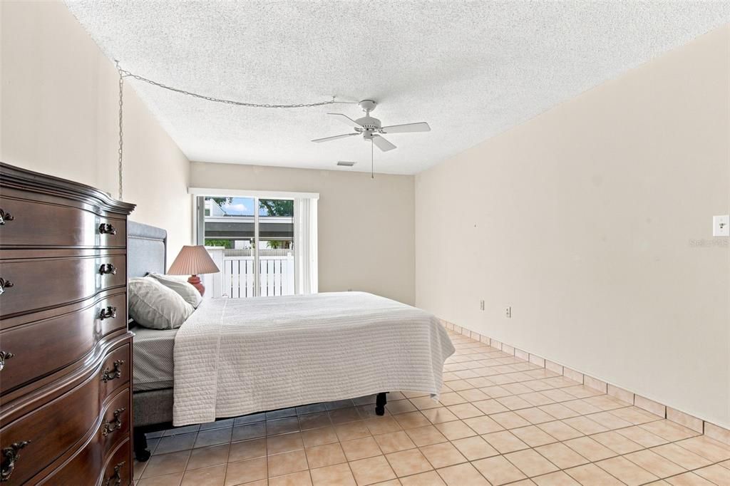 For Sale: $199,000 (2 beds, 2 baths, 1270 Square Feet)