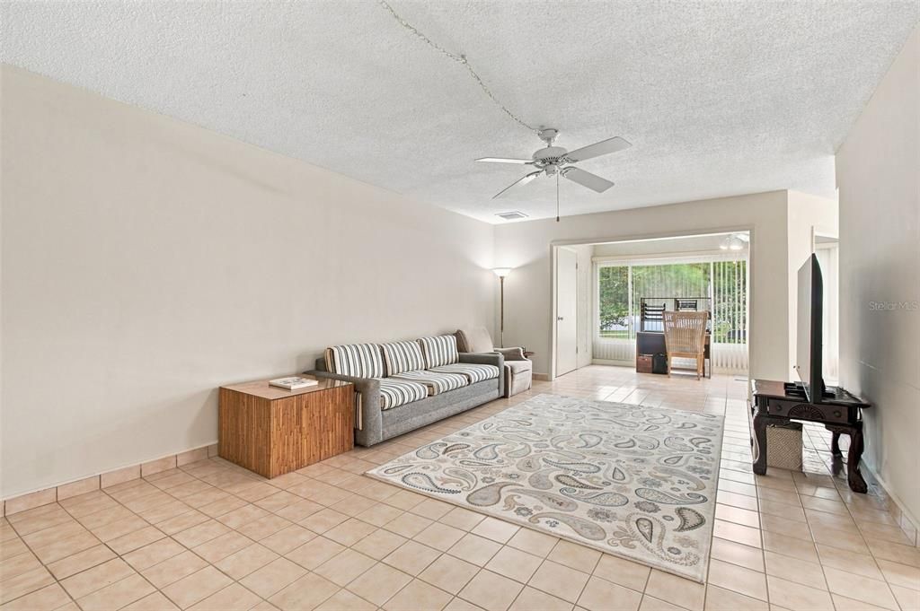 For Sale: $199,000 (2 beds, 2 baths, 1270 Square Feet)