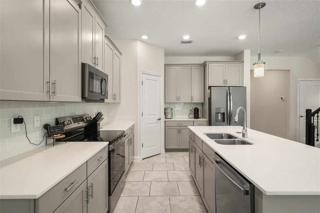 For Sale: $530,000 (5 beds, 3 baths, 3624 Square Feet)
