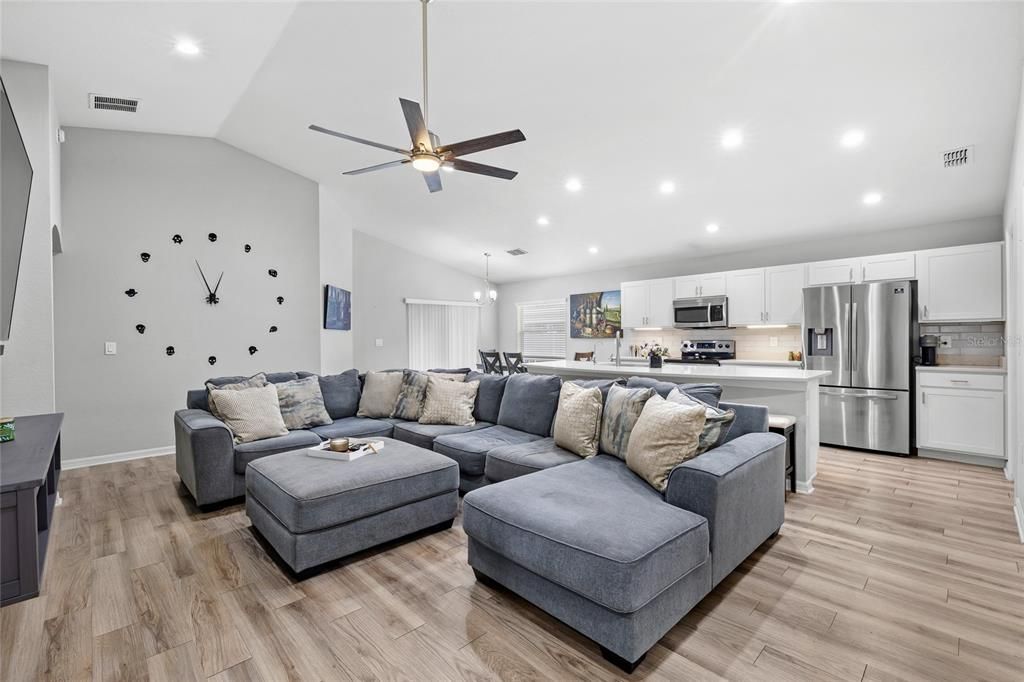 Activo con contrato: $289,999 (3 camas, 2 baños, 1553 Pies cuadrados)