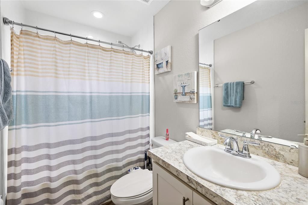 Activo con contrato: $289,999 (3 camas, 2 baños, 1553 Pies cuadrados)