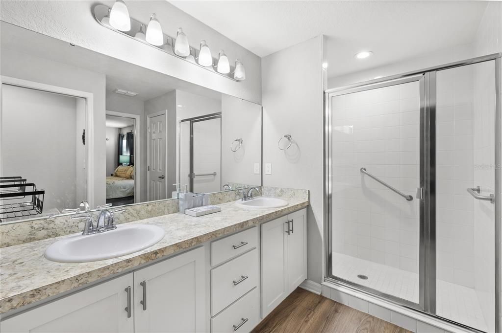 Activo con contrato: $289,999 (3 camas, 2 baños, 1553 Pies cuadrados)