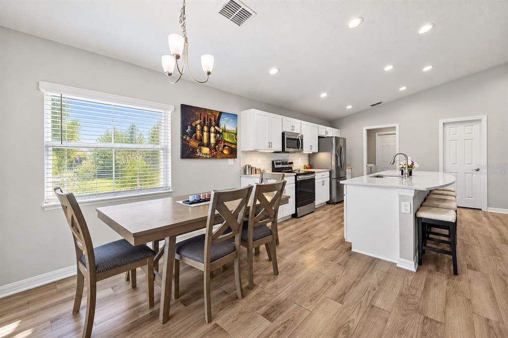 Activo con contrato: $289,999 (3 camas, 2 baños, 1553 Pies cuadrados)