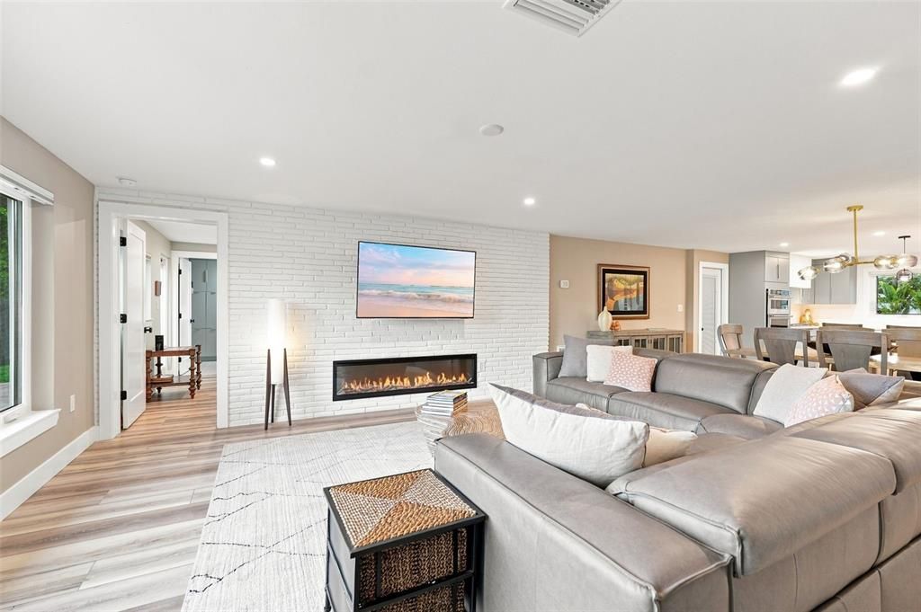 For Sale: $1,250,000 (3 beds, 2 baths, 2123 Square Feet)