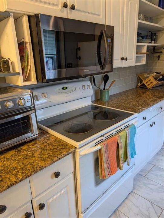На продажу: $160,000 (2 спален, 1 ванн, 756 Квадратных фут)