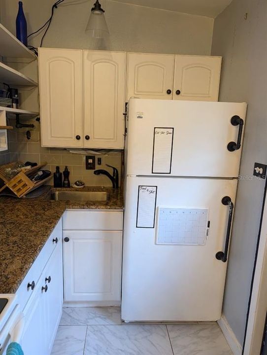 На продажу: $160,000 (2 спален, 1 ванн, 756 Квадратных фут)