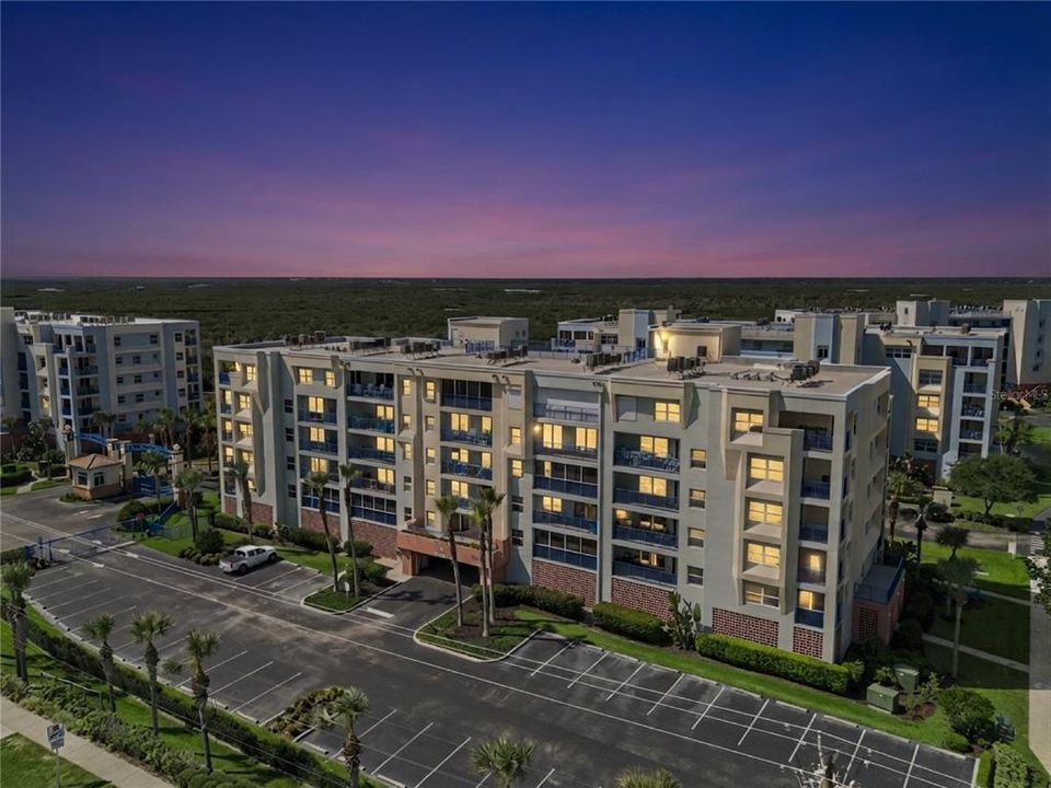 En Venta: $699,000 (3 camas, 3 baños, 2020 Pies cuadrados)