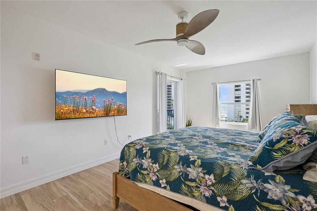 En Venta: $699,000 (3 camas, 3 baños, 2020 Pies cuadrados)