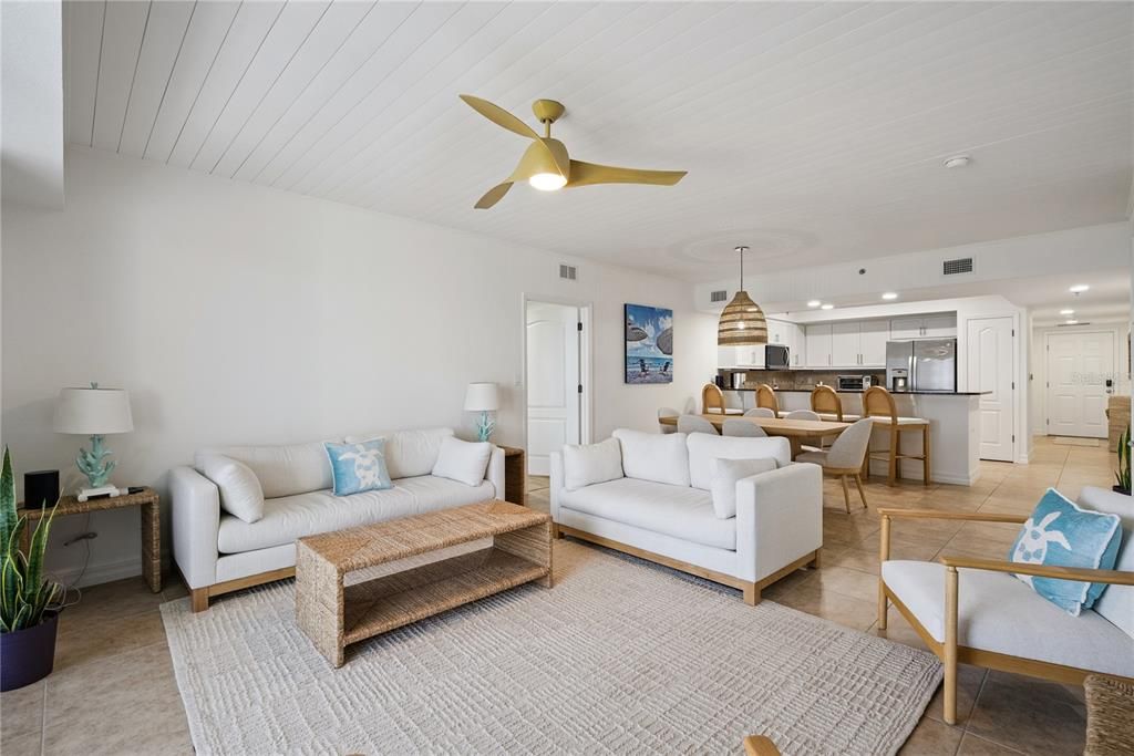 En Venta: $699,000 (3 camas, 3 baños, 2020 Pies cuadrados)