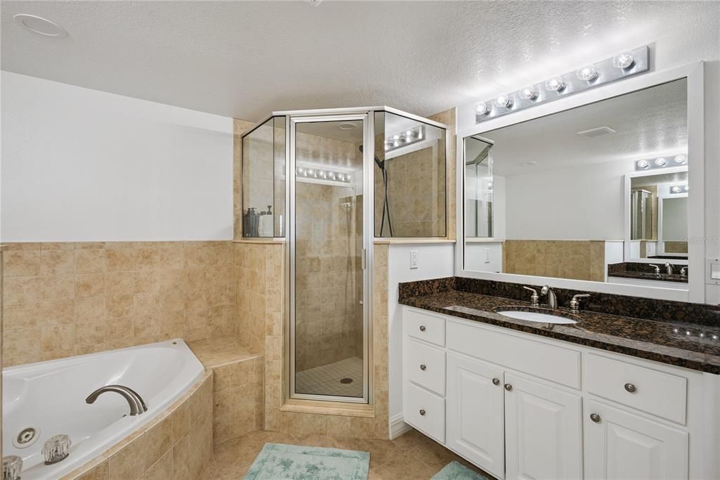 En Venta: $699,000 (3 camas, 3 baños, 2020 Pies cuadrados)