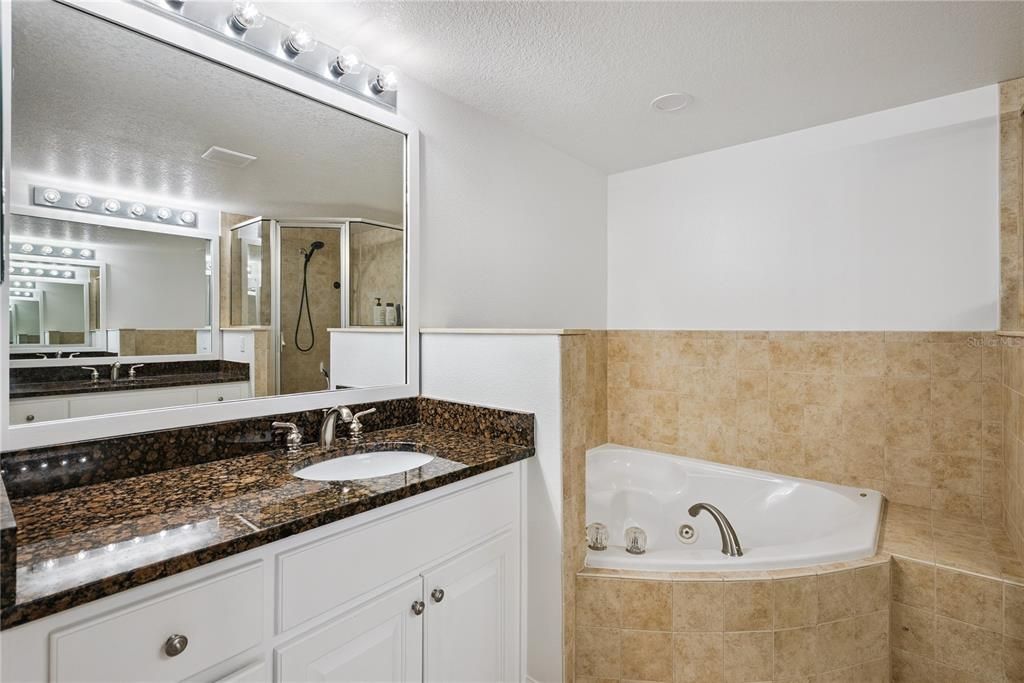 En Venta: $699,000 (3 camas, 3 baños, 2020 Pies cuadrados)