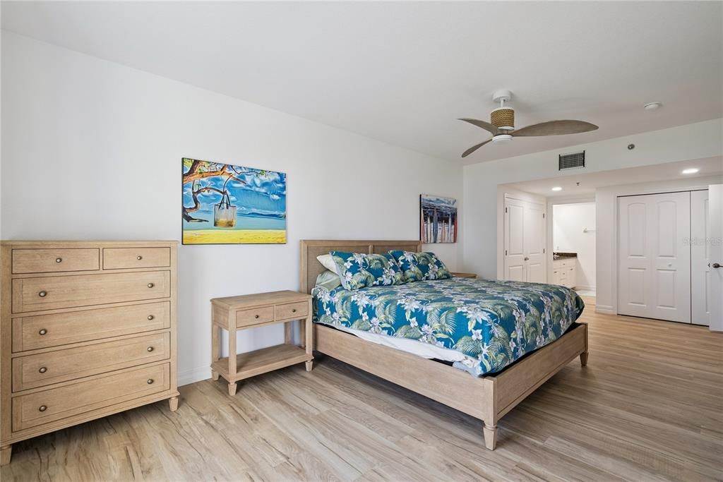 En Venta: $699,000 (3 camas, 3 baños, 2020 Pies cuadrados)