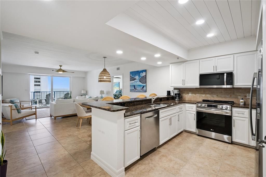 En Venta: $699,000 (3 camas, 3 baños, 2020 Pies cuadrados)