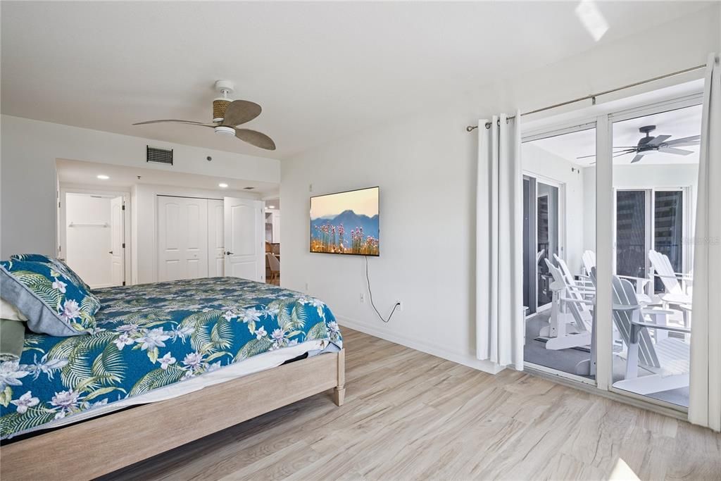 En Venta: $699,000 (3 camas, 3 baños, 2020 Pies cuadrados)