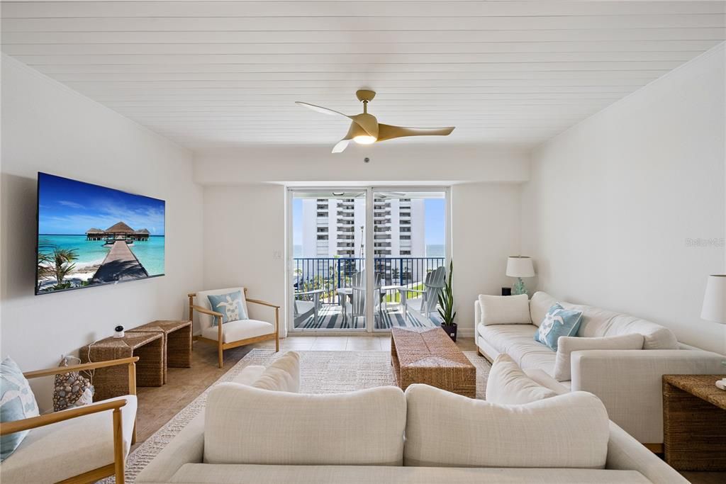 En Venta: $699,000 (3 camas, 3 baños, 2020 Pies cuadrados)