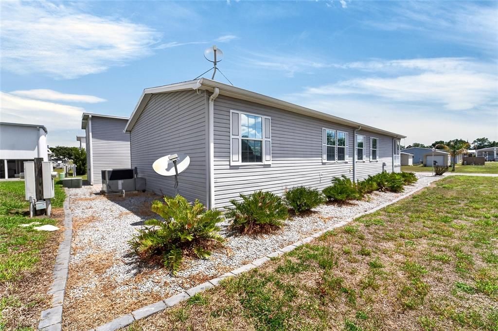For Sale: $299,960 (3 beds, 2 baths, 1710 Square Feet)