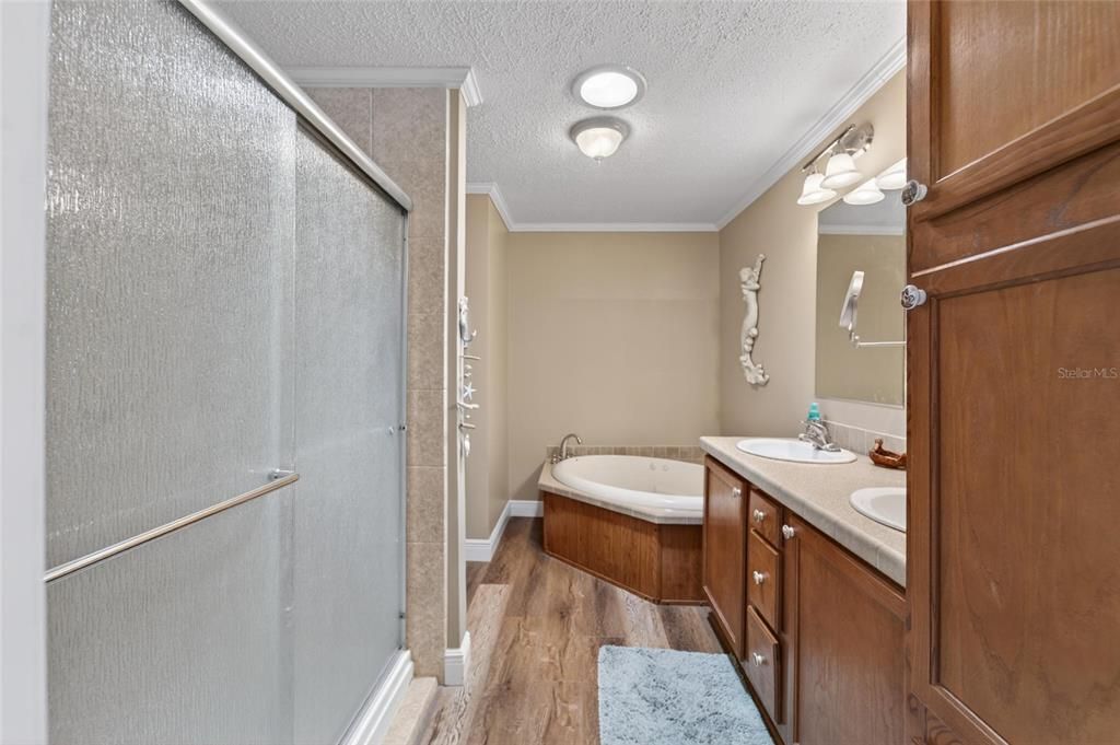 For Sale: $299,960 (3 beds, 2 baths, 1710 Square Feet)